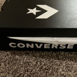 Bran new men’s converse NEVER WORN!
